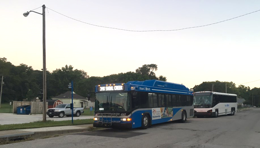 40-foot low floor and coach bus in Liberty, Mo.
